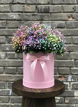 Цветочная композиция из Гипсофила и Розы в шляпной коробке в Сусумане