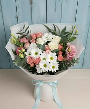 Букет цветов из:  Розы, Лизиантусы и Хризантемы в Сусумане