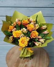 Букет цветов из:  Альстромерии и Розы в Сусумане