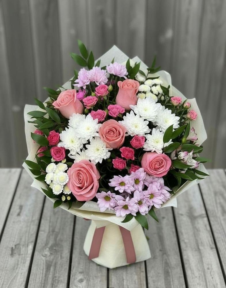 Букет цветов из: Альстромерии, Гвоздики, Розы и Хризантемы в Сусумане