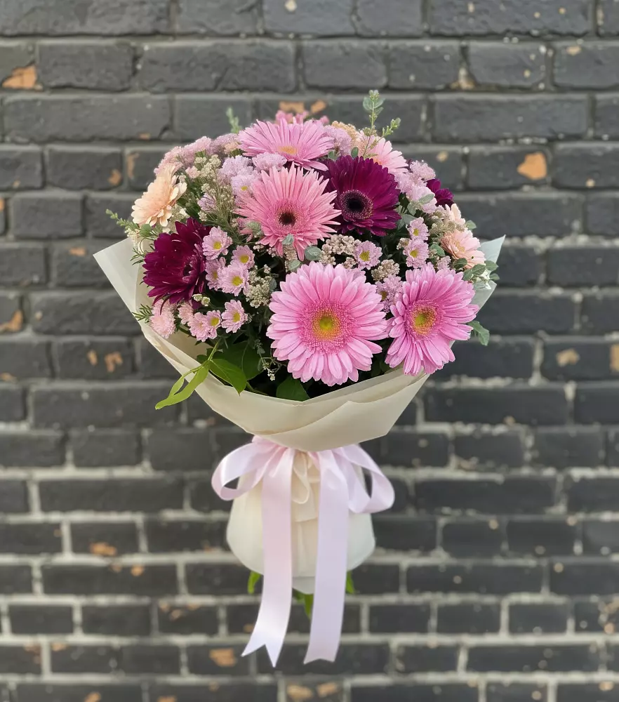 Букет цветов из: Герберы и Хризантемы в Сусумане