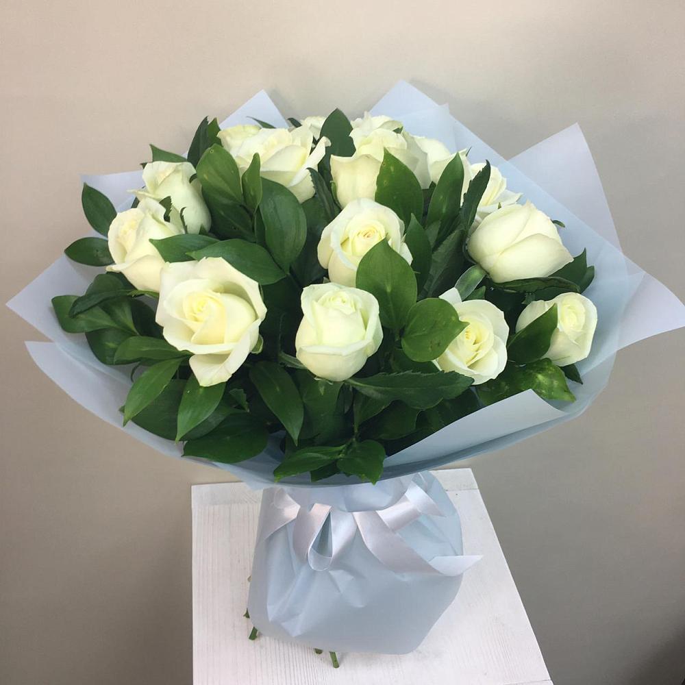 Букет 15 Белых роз Проуд в Сусумане