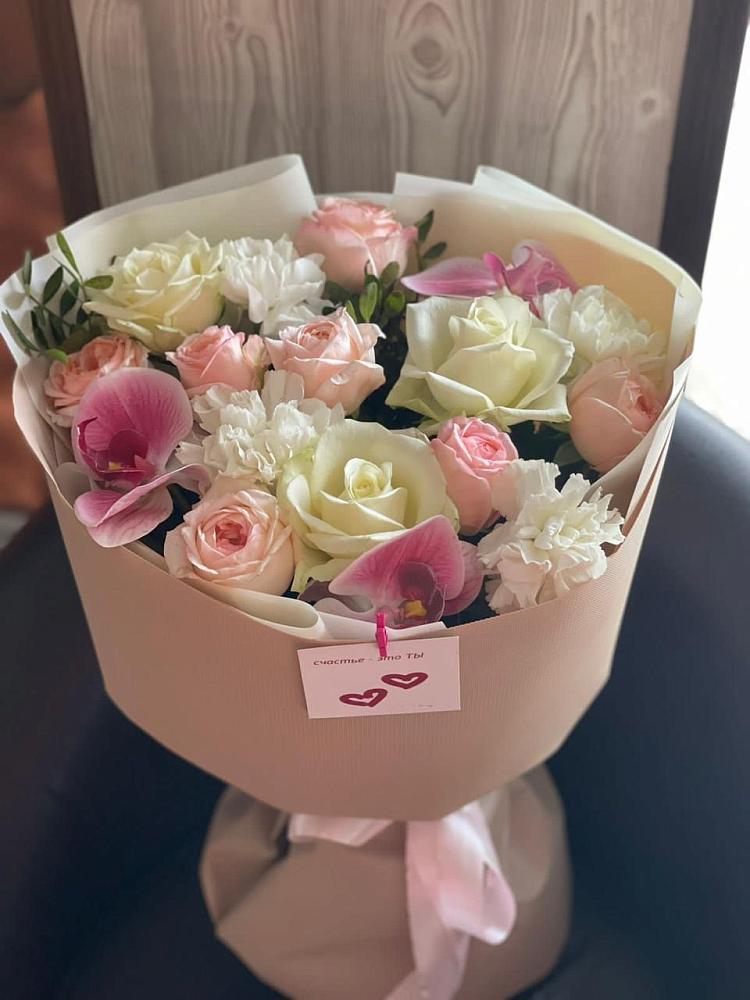 Букет цветов из: Орхидеи, Розы и Гвоздики в Сусумане