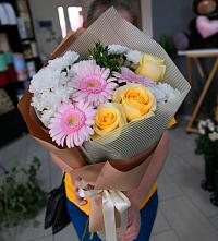Букет цветов из:  Герберы, Розы и Хризантемы в Сусумане