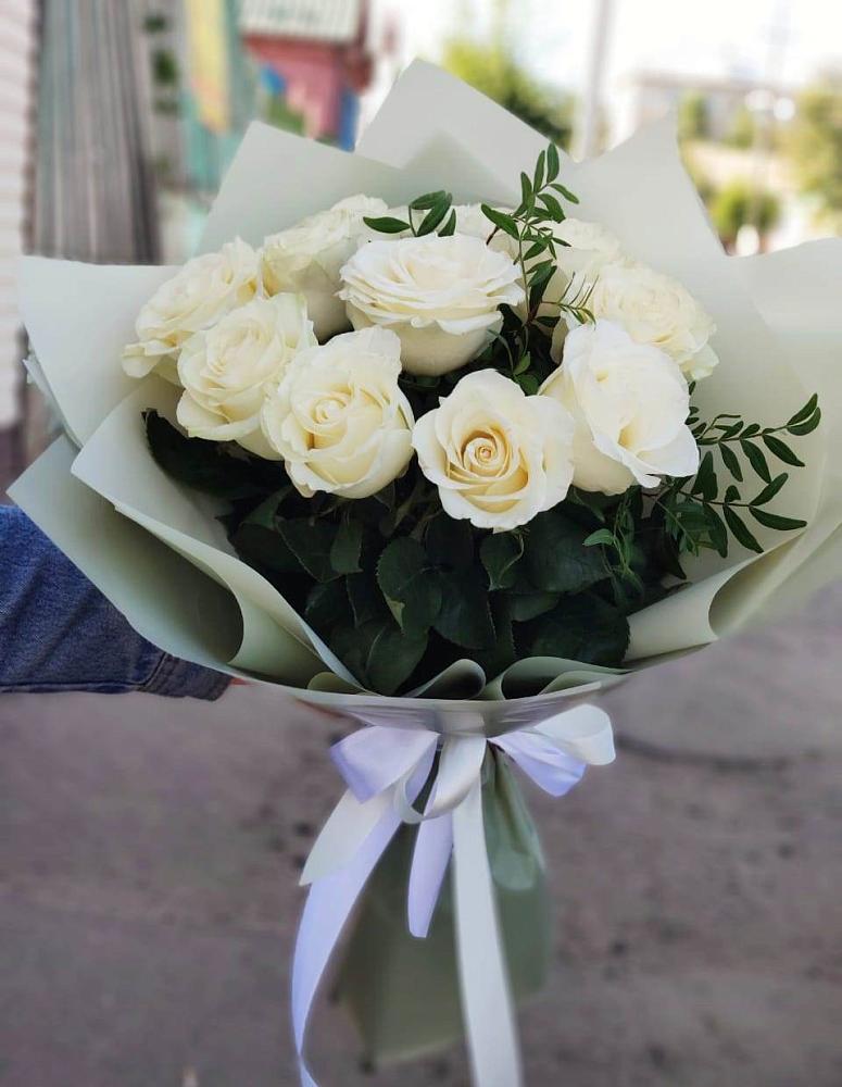 Букет Белые розы Проуд в Сусумане