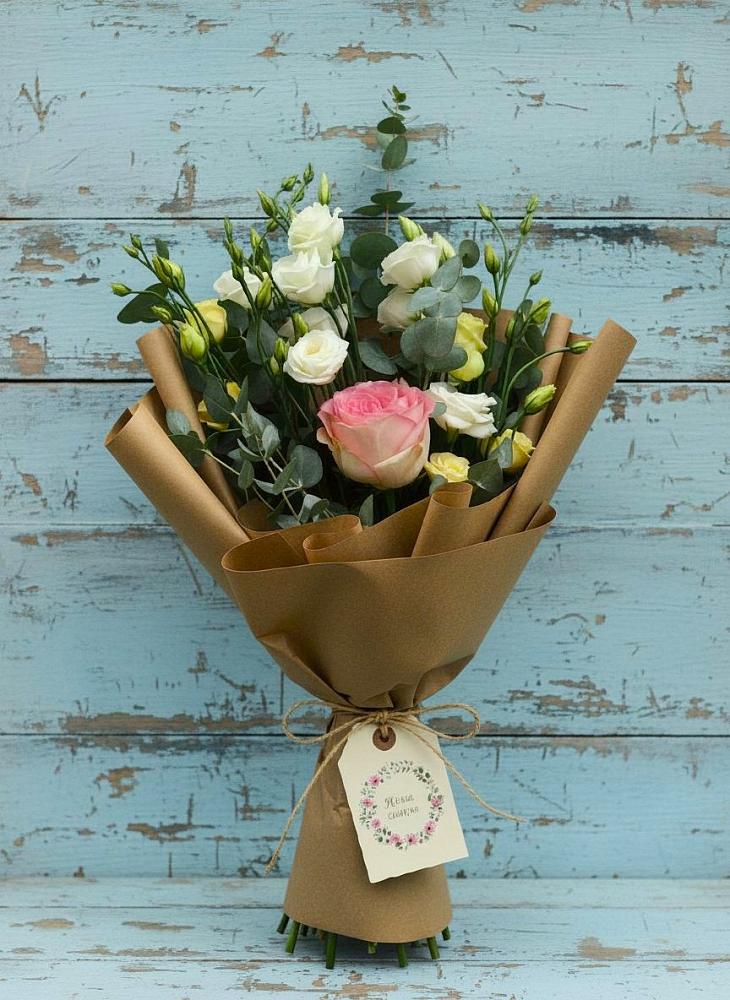 Букет цветов из: Розы и Лизиантусы в Сусумане