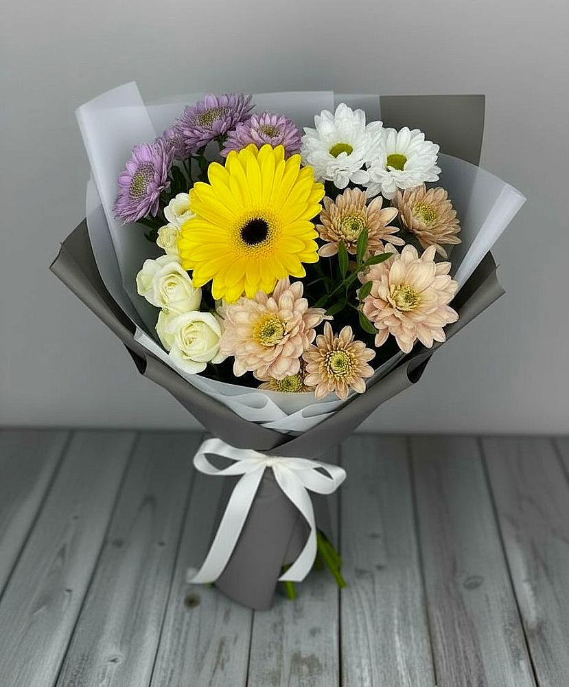 Букет цветов из: Розы, Герберы и Хризантемы в Сусумане