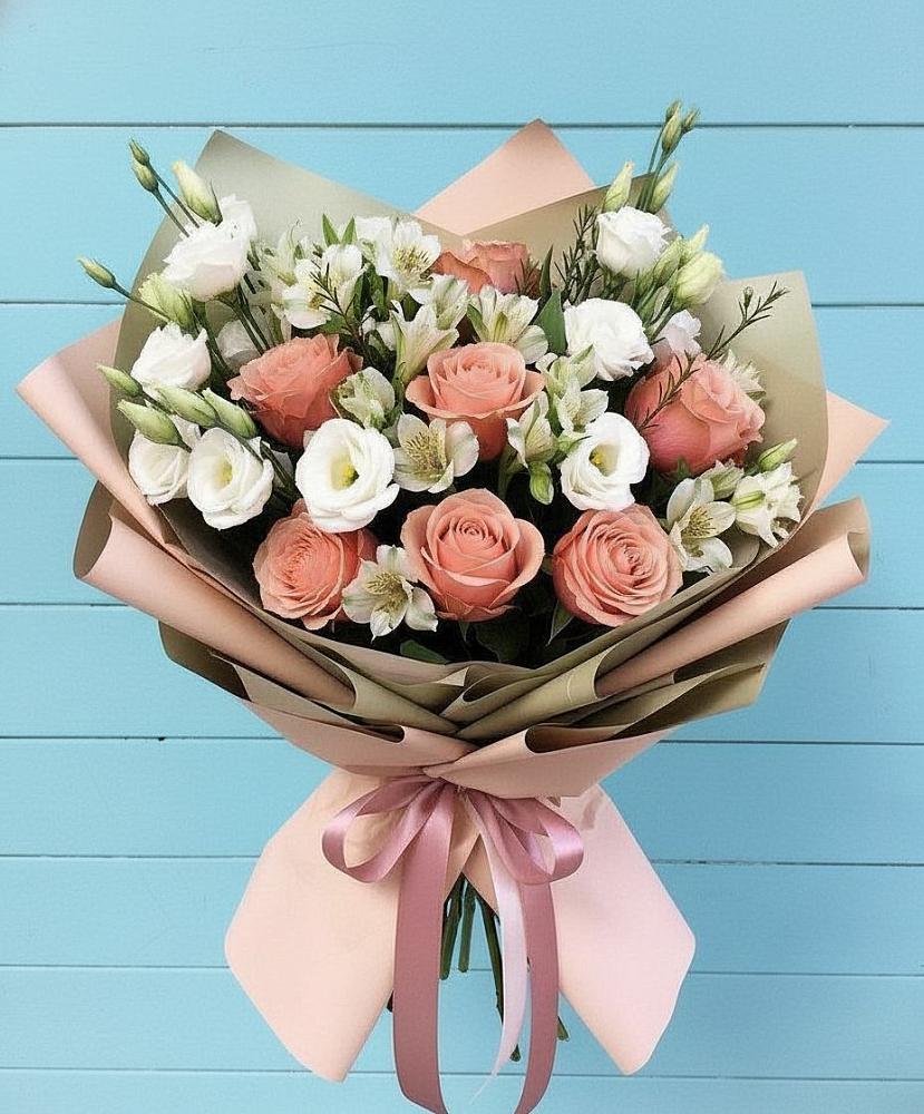 Букет цветов из: Розы, Альстромерии и Лизиантусы в Сусумане