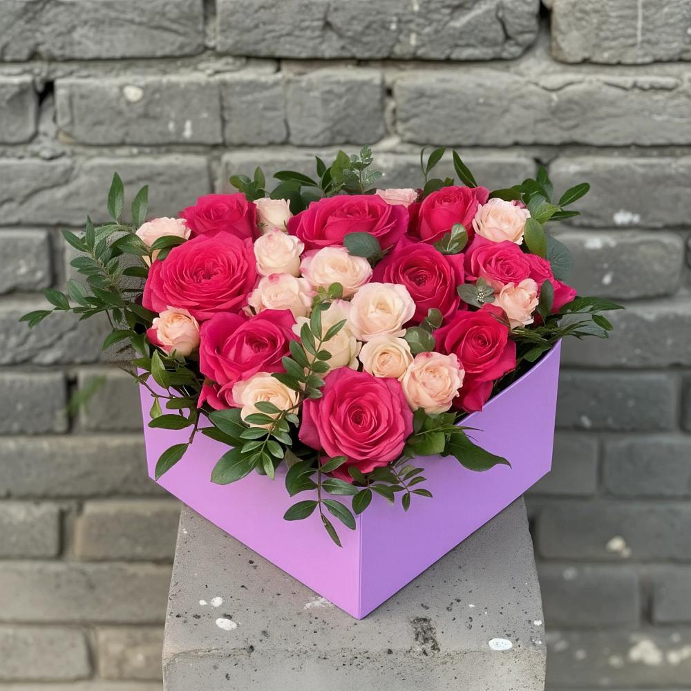 Цветочная композиция из Розы в коробке в Сусумане