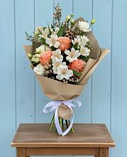 Букет цветов из:  Альстромерии, Лизиантусы, Розы и Хризантемы #REPLACE_PRED# Сусумане