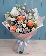 Букет цветов из:  Лизиантусы, Розы, Альстромерии и Гипсофила #REPLACE_PRED# Сусумане