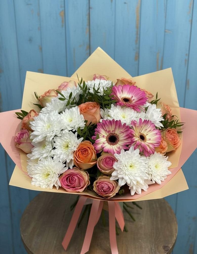 Букет цветов из: Розы, Герберы и Хризантемы в Сусумане