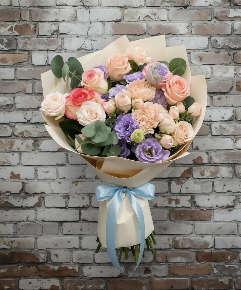 Букет цветов из: Розы, Лизиантусы и Гвоздики в Сусумане