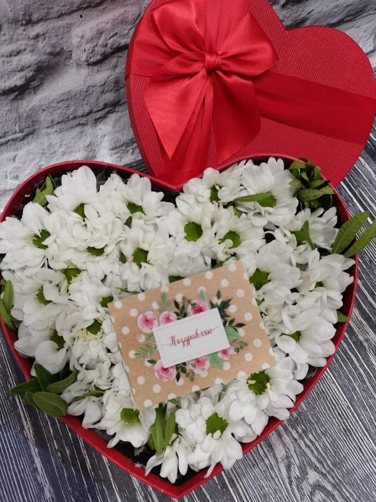 Цветочная композиция из Хризантемы в виде сердца в Сусумане