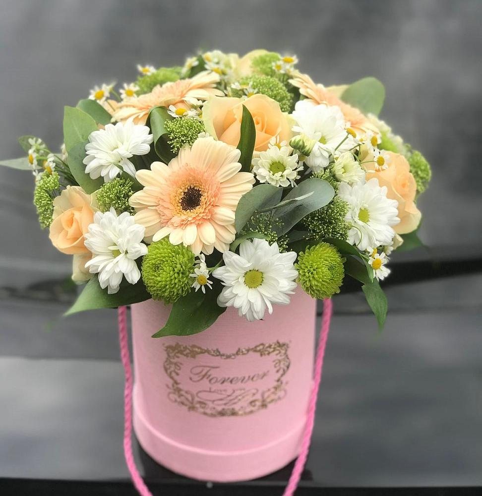 Цветочная композиция из Розы, Герберы и Хризантемы в шляпной коробке в Сусумане