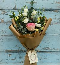 Букет цветов из:  Розы и Лизиантусы в Сусумане