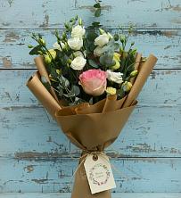 Букет цветов из:  Розы и Лизиантусы в Сусумане