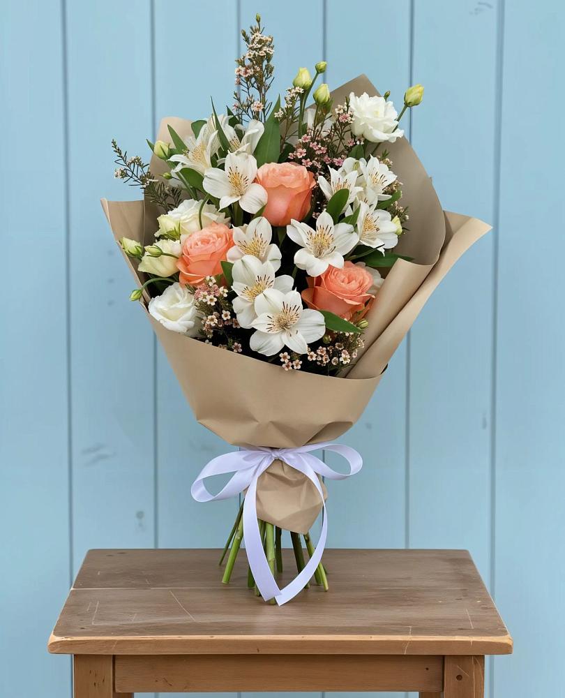 Букет цветов из: Альстромерии, Лизиантусы, Розы и Хризантемы в Сусумане