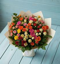 Букет Микс из разноцветных кустовых роз в Сусумане