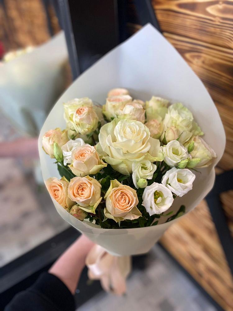 Букет цветов из: Розы и Лизиантусы в Сусумане