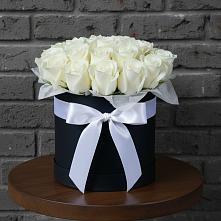 Цветочная композиция из Розы в шляпной коробке в Сусумане