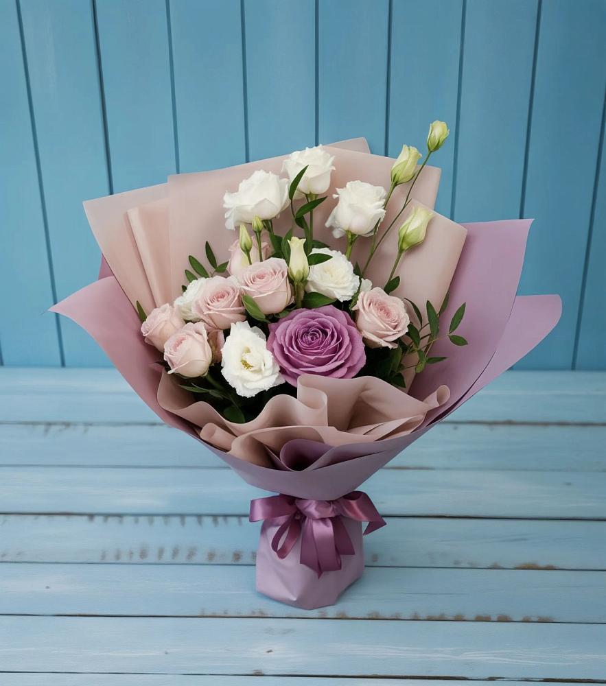 Букет цветов из: Розы и Лизиантусы в Сусумане